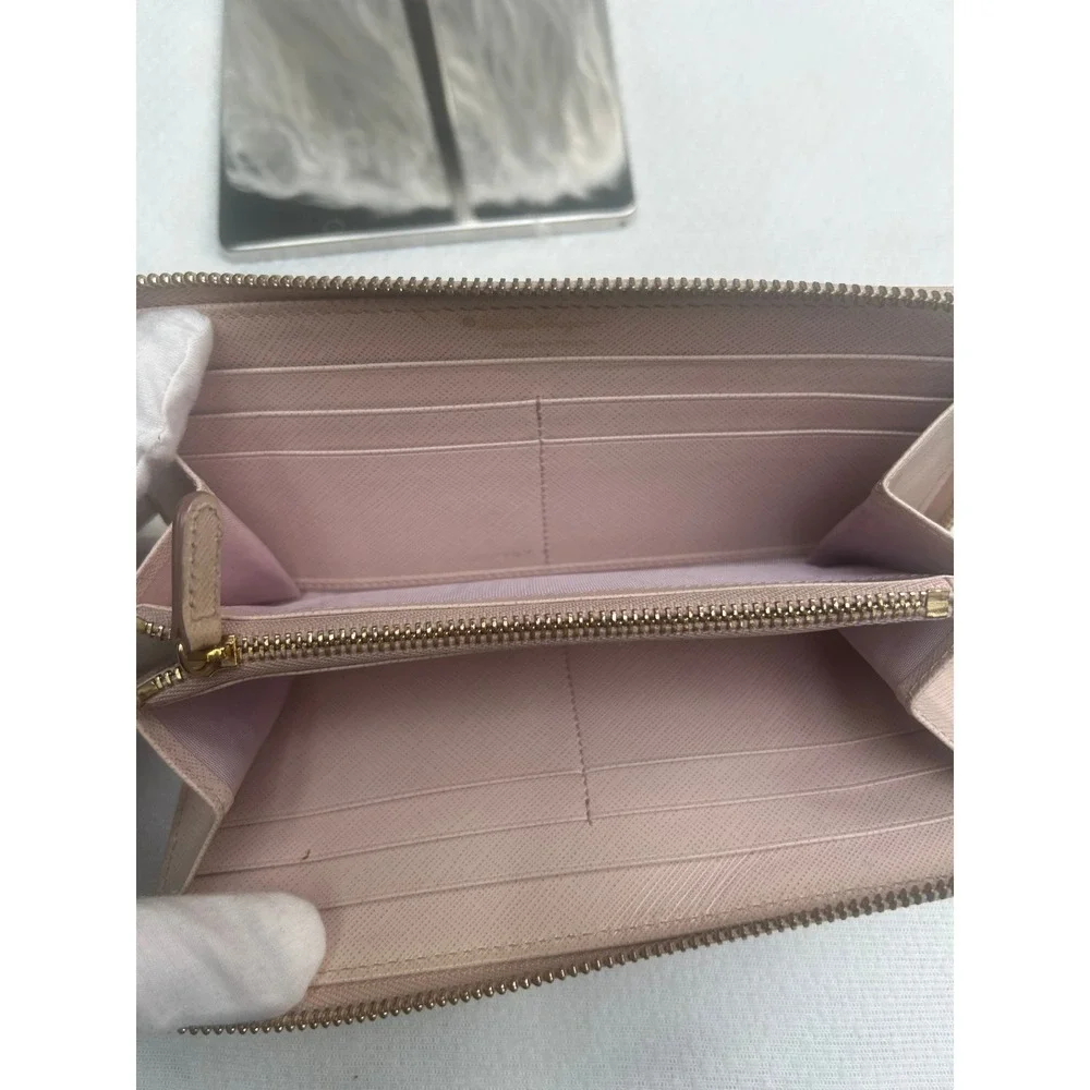 Salvatore Ferragamo Vara Wallet Zip Around‎ Continental Bow Accent Beige